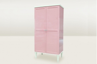 粉红色搭配奶白色打造出梦幻与遐想的儿童家具艺术空间。